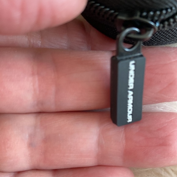 UNDER ARMOUR glasses case - Picture 8 of 8